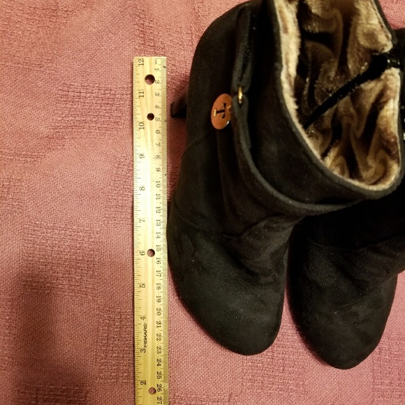 Black velvet boots size 8 - Picture 2 of 6